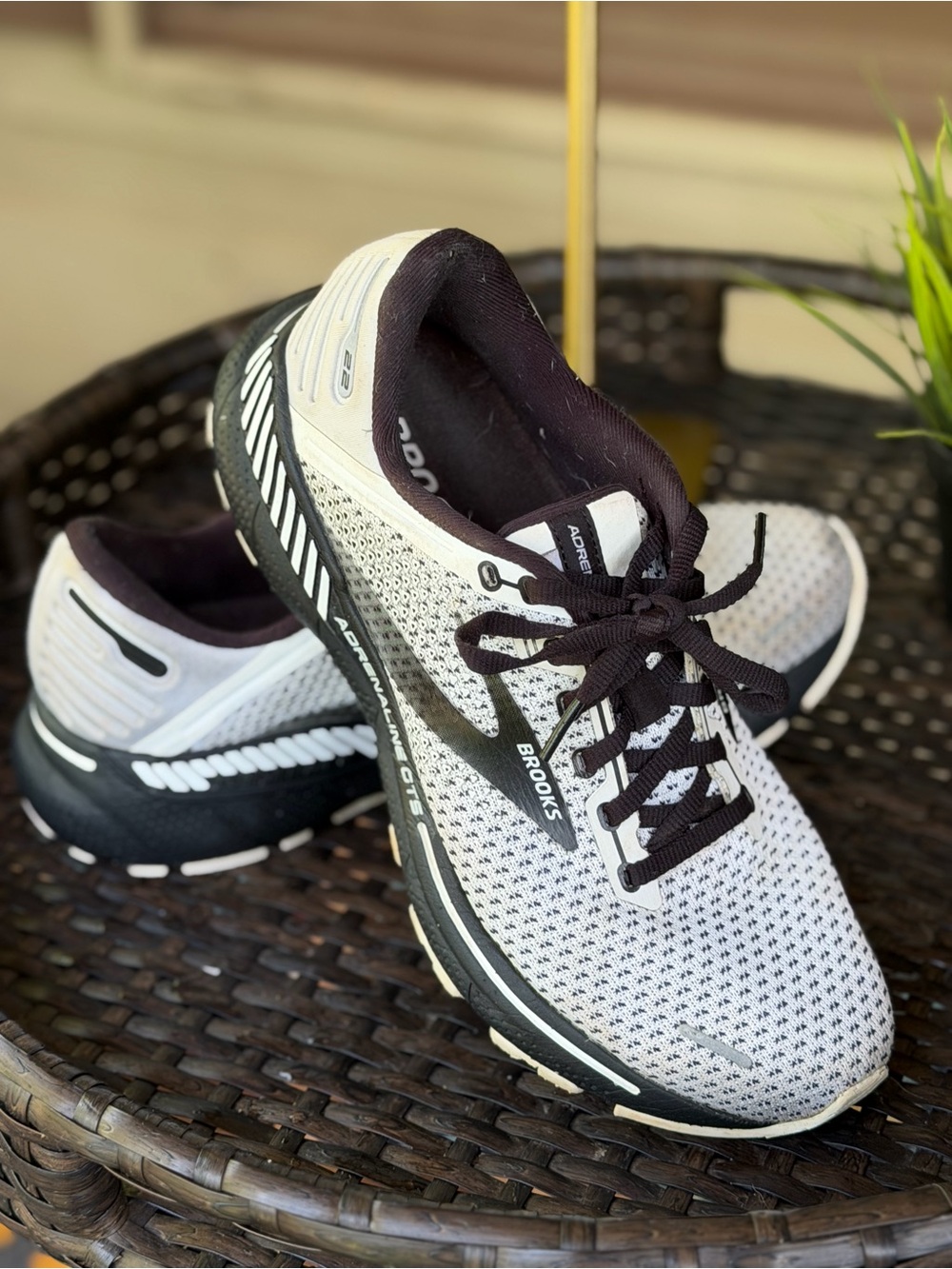 Brooks Women’s Adrenaline Athletic Running Shoes Size 9